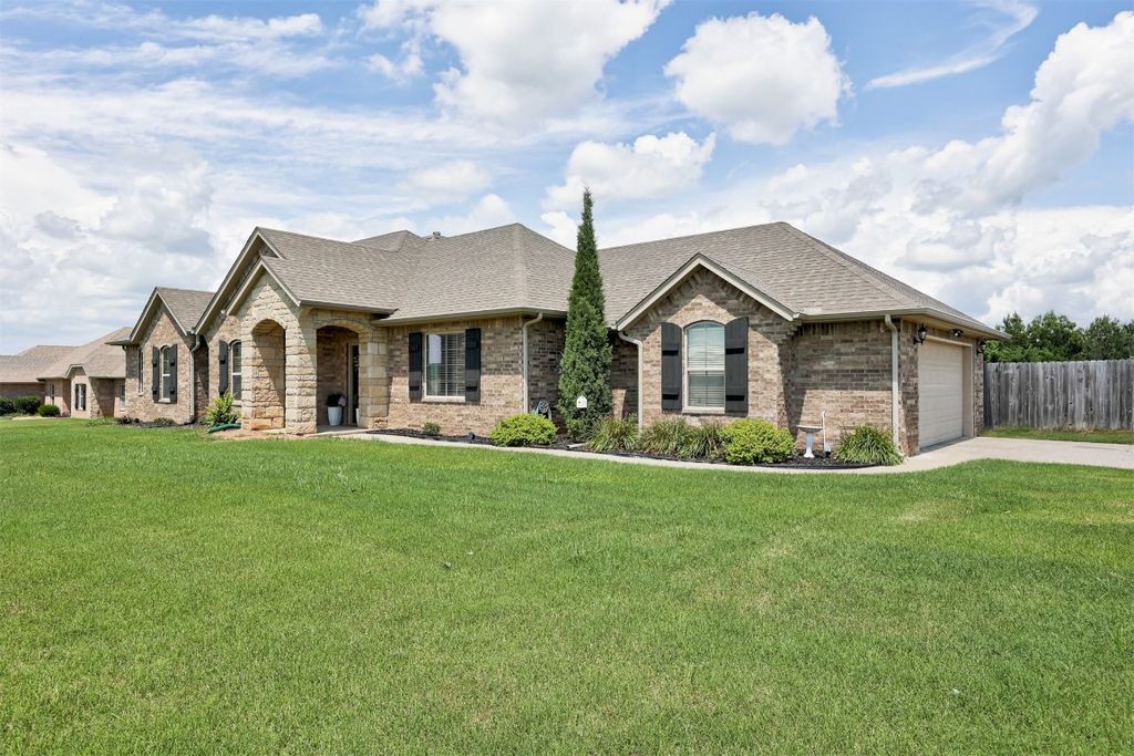 140 Oakridge Drive, Choctaw, OK 73020