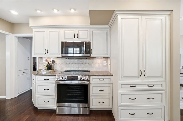 24 Peach Orchard Road, Oakwood, OH 45419