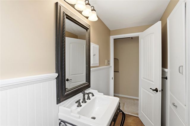 24 Peach Orchard Road, Oakwood, OH 45419