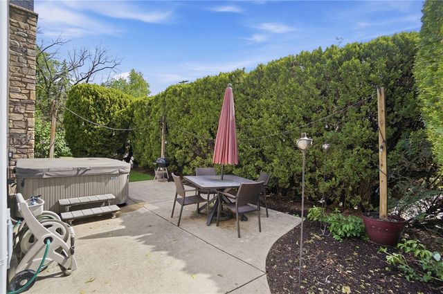 24 Peach Orchard Road, Oakwood, OH 45419