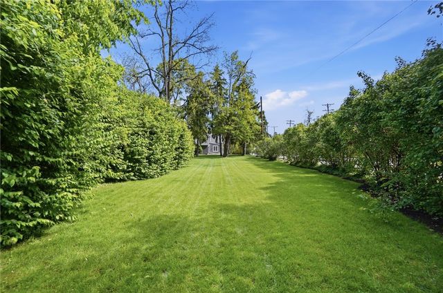 24 Peach Orchard Road, Oakwood, OH 45419