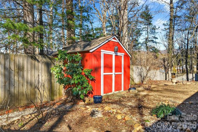 107 High Street, Black Mountain, NC 28711