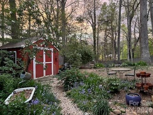 107 High Street, Black Mountain, NC 28711