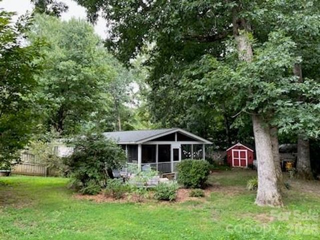 107 High Street, Black Mountain, NC 28711