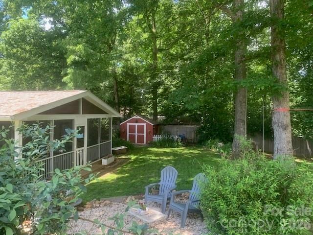 107 High Street, Black Mountain, NC 28711