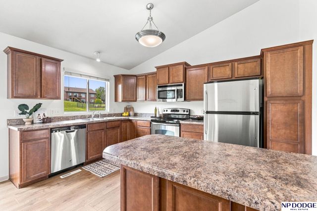 5026 N 161st Street, Omaha, NE 68116