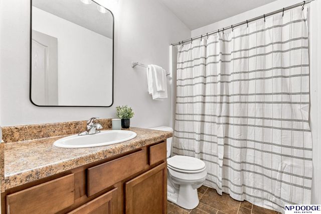 5026 N 161st Street, Omaha, NE 68116