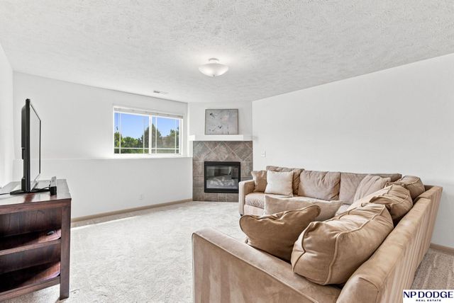 5026 N 161st Street, Omaha, NE 68116
