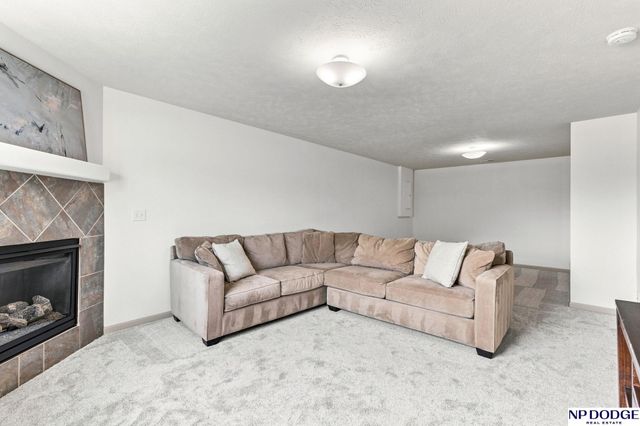 5026 N 161st Street, Omaha, NE 68116