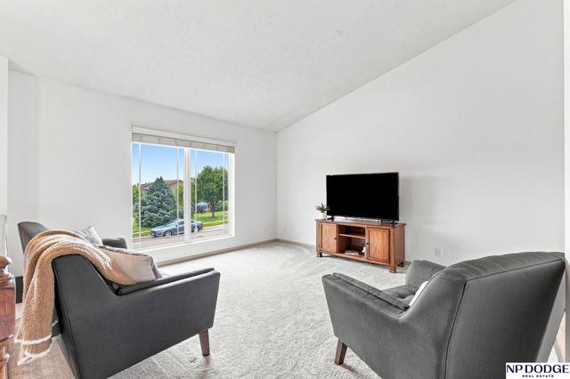 5026 N 161st Street, Omaha, NE 68116