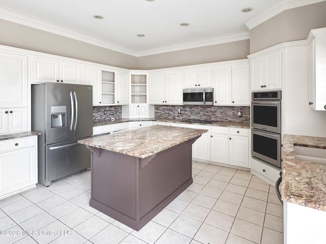 14 Autumn Hill Place, Jackson, MS 39211