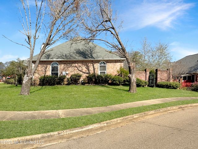 14 Autumn Hill Place, Jackson, MS 39211