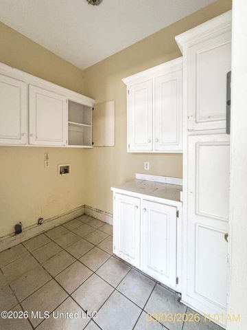 14 Autumn Hill Place, Jackson, MS 39211