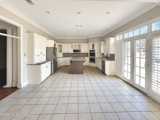 14 Autumn Hill Place, Jackson, MS 39211