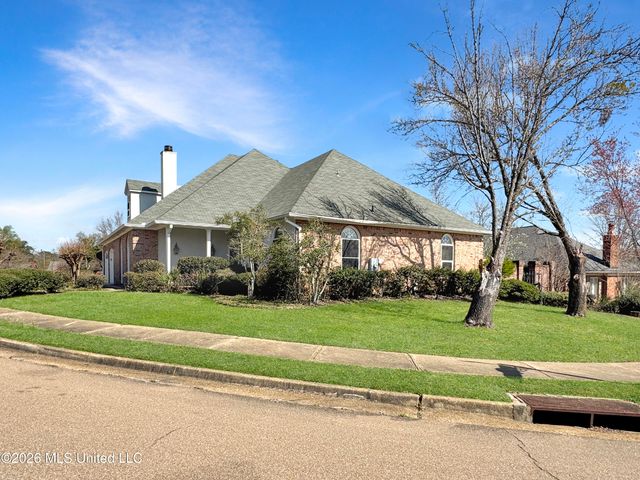 14 Autumn Hill Place, Jackson, MS 39211