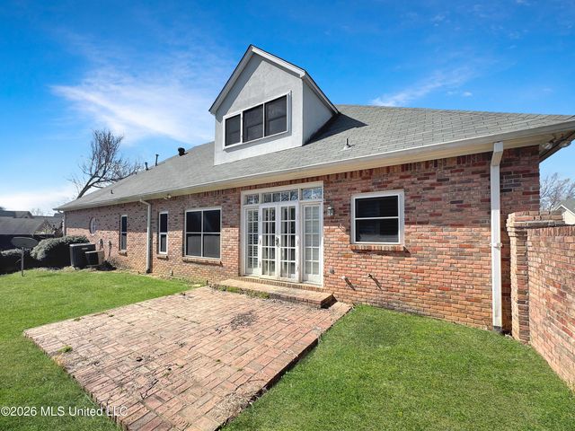 14 Autumn Hill Place, Jackson, MS 39211