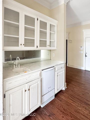 14 Autumn Hill Place, Jackson, MS 39211