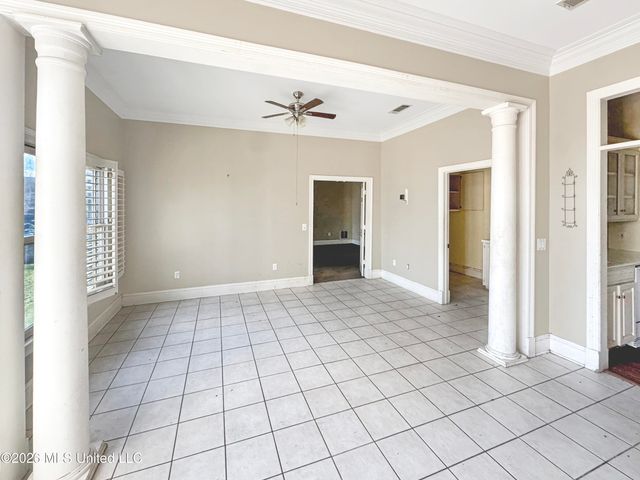 14 Autumn Hill Place, Jackson, MS 39211