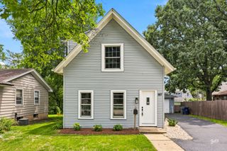 987 South Street, Elgin, IL 60123