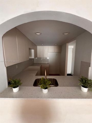 6709 N Kendall Dr 230, Pinecrest, FL 33156