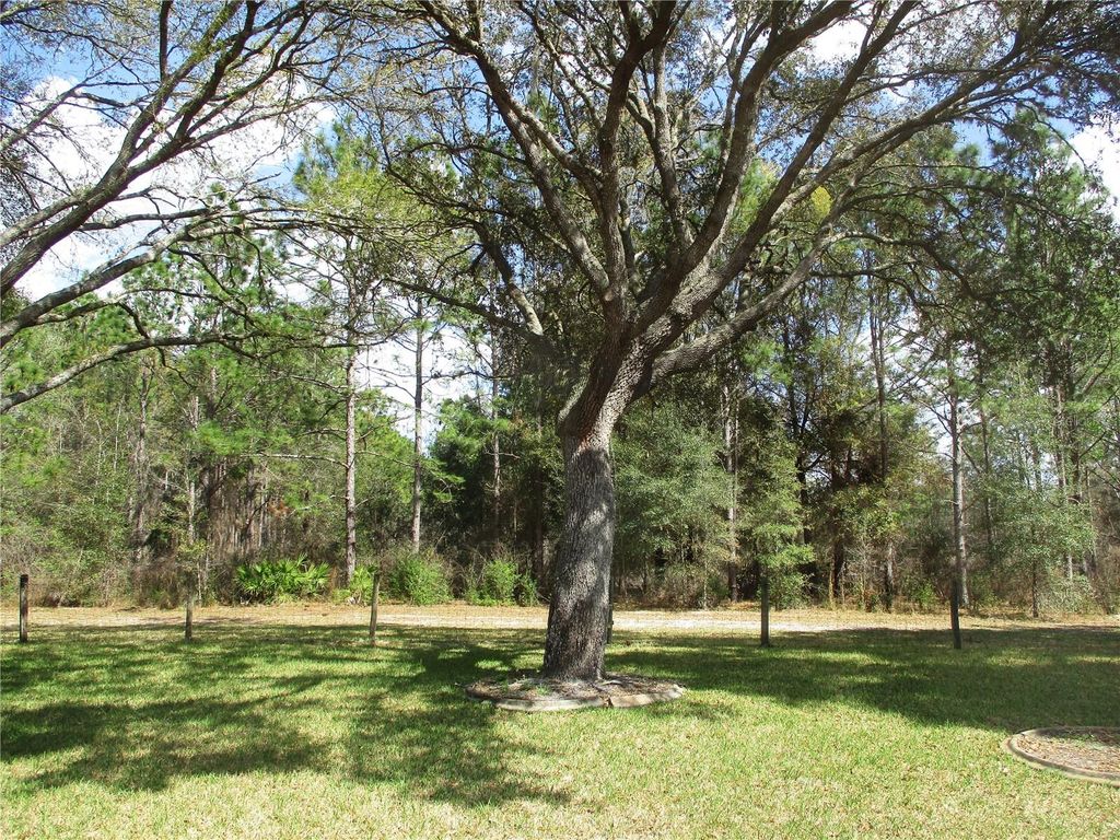Image 2 of property listing at 14464 SW 112TH CIRCLE, Dunnellon, FL 34432