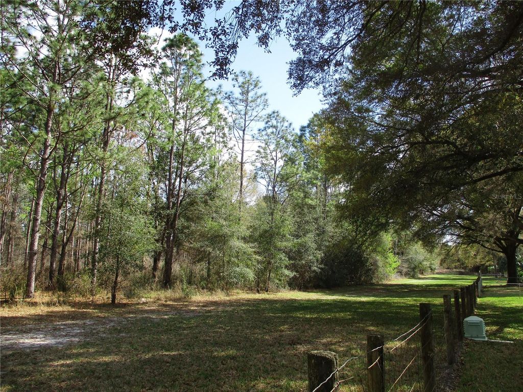 Image 3 of property listing at 14464 SW 112TH CIRCLE, Dunnellon, FL 34432