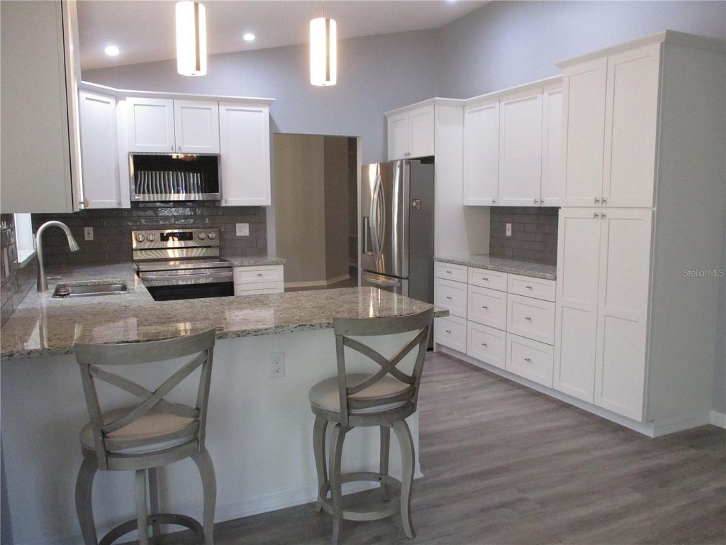 Image 4 of property listing at 14464 SW 112TH CIRCLE, Dunnellon, FL 34432