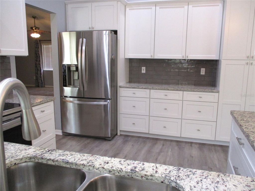 Image 5 of property listing at 14464 SW 112TH CIRCLE, Dunnellon, FL 34432