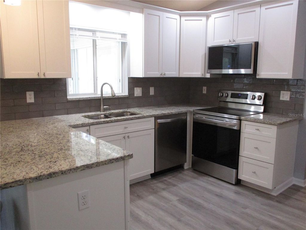 Image 9 of property listing at 14464 SW 112TH CIRCLE, Dunnellon, FL 34432