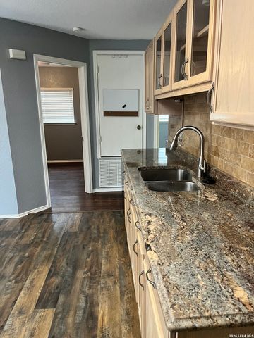 16131 IKE LN, Selma, TX 78154
