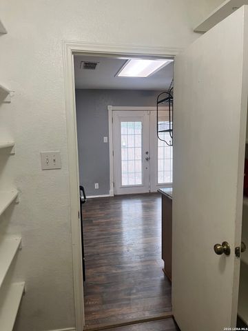 16131 IKE LN, Selma, TX 78154