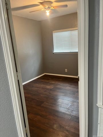 16131 IKE LN, Selma, TX 78154