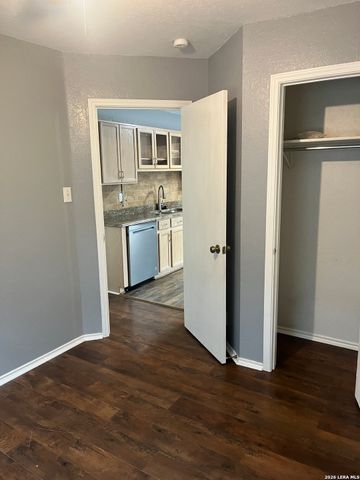 16131 IKE LN, Selma, TX 78154