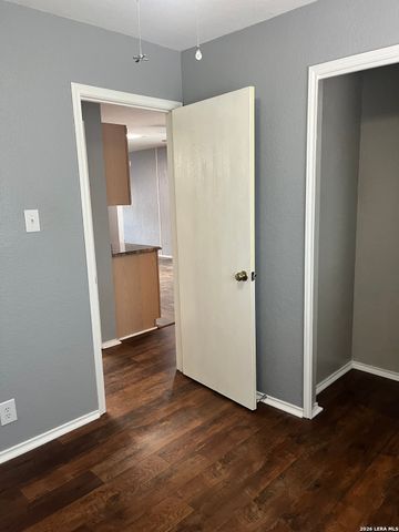 16131 IKE LN, Selma, TX 78154