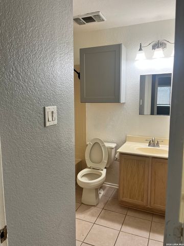16131 IKE LN, Selma, TX 78154