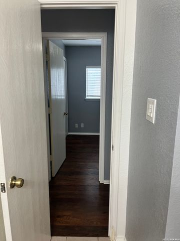 16131 IKE LN, Selma, TX 78154