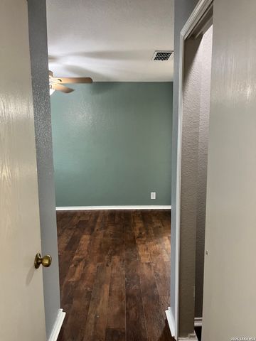 16131 IKE LN, Selma, TX 78154