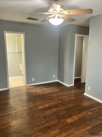 16131 IKE LN, Selma, TX 78154