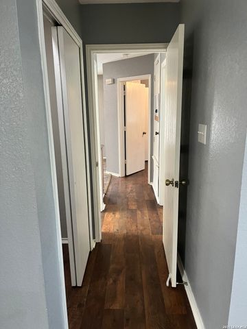 16131 IKE LN, Selma, TX 78154