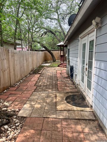 16131 IKE LN, Selma, TX 78154
