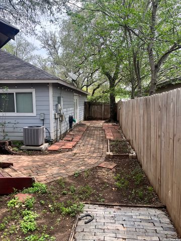 16131 IKE LN, Selma, TX 78154
