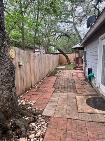 16131 IKE LN, Selma, TX 78154