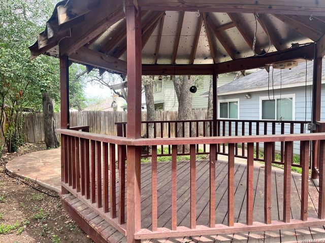 16131 IKE LN, Selma, TX 78154