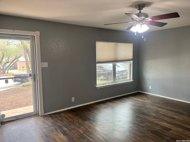 16131 IKE LN, Selma, TX 78154