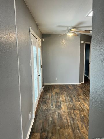 16131 IKE LN, Selma, TX 78154