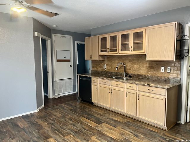 16131 IKE LN, Selma, TX 78154