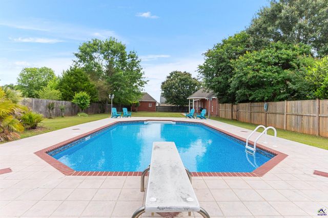 301 Hathersage Drive, Kathleen, GA 31047