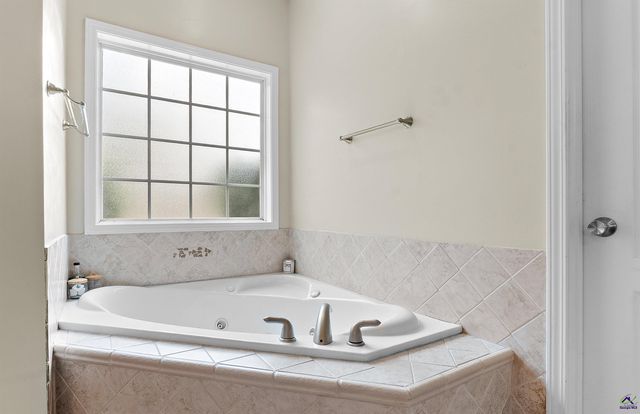301 Hathersage Drive, Kathleen, GA 31047