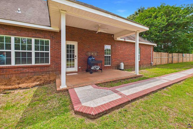 301 Hathersage Drive, Kathleen, GA 31047