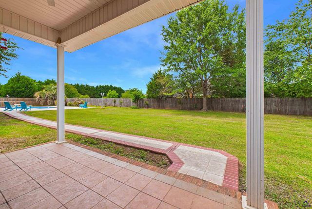 301 Hathersage Drive, Kathleen, GA 31047